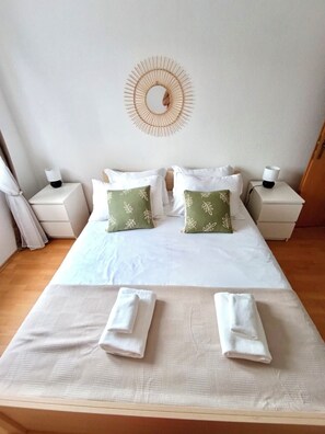 2 bedrooms, iron/ironing board, WiFi, bed sheets