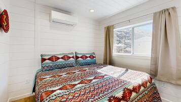 2 bedrooms, internet, bed sheets