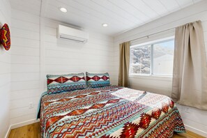 2 bedrooms, internet, bed sheets