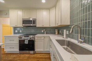 Micro-ondes, four, plaque de cuisson, lave-vaisselle