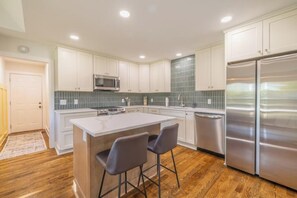 Mikrowelle, Ofen, Herdplatte, Geschirrspüler