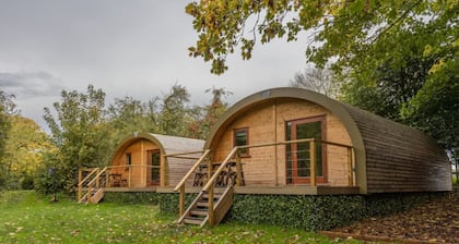 Lidgate Star Cabin 2 · Eco-friendly cabin next to 16th century pub