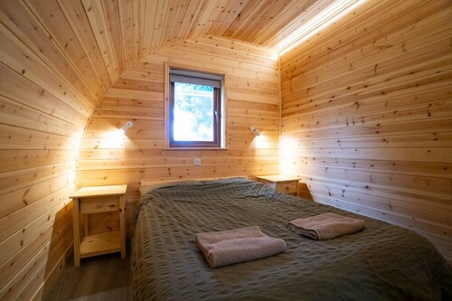 Lidgate Star Cabin 2 · Eco-friendly cabin next to 16th century pub