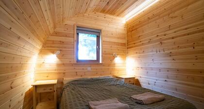 Lidgate Star Cabin 2 · Eco-friendly cabin next to 16th century pub