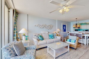 TV, DVD player, stereo - Oceanfront condo with pool, hot tub, private balcony & close to golf (North Myrtle Beach)