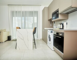 Microwave, oven, stovetop - Nova Roman Ridge - PH Level (Accra)