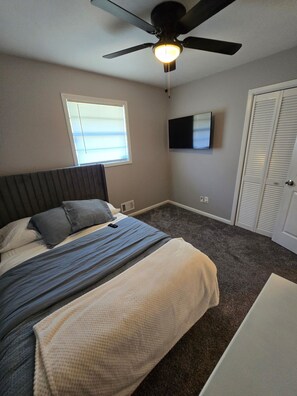 3 soverom, strykejern/-brett, wi-fi og sengetøy