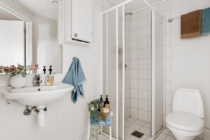 Apartment, 1 Bedroom, City View | Bathroom - Barfot Apartment - Bergen City Center (Bergen)