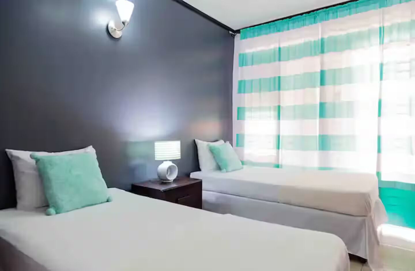 Avant Cozy 2br New Kgn Ac Wi-fi - Kingston