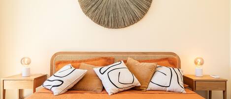 1 bedroom, iron/ironing board, internet, bed sheets