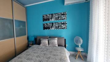 Iron/ironing board, Internet, bed sheets