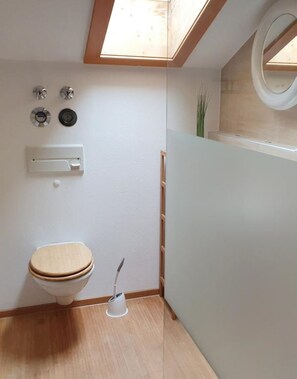 Serviettes fournies, savon, papier toilette