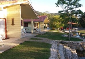 المنطقة المحيطة بالمنشأة