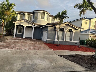 Lake view big & bright home