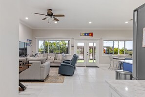 Televisión, chimenea