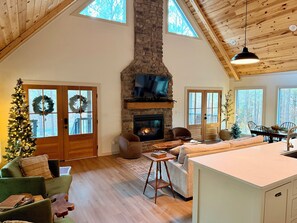 Televisión y chimenea 