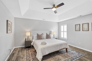 4 bedrooms, iron/ironing board, Internet, bed sheets