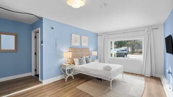 Iron/ironing board, internet, bed sheets