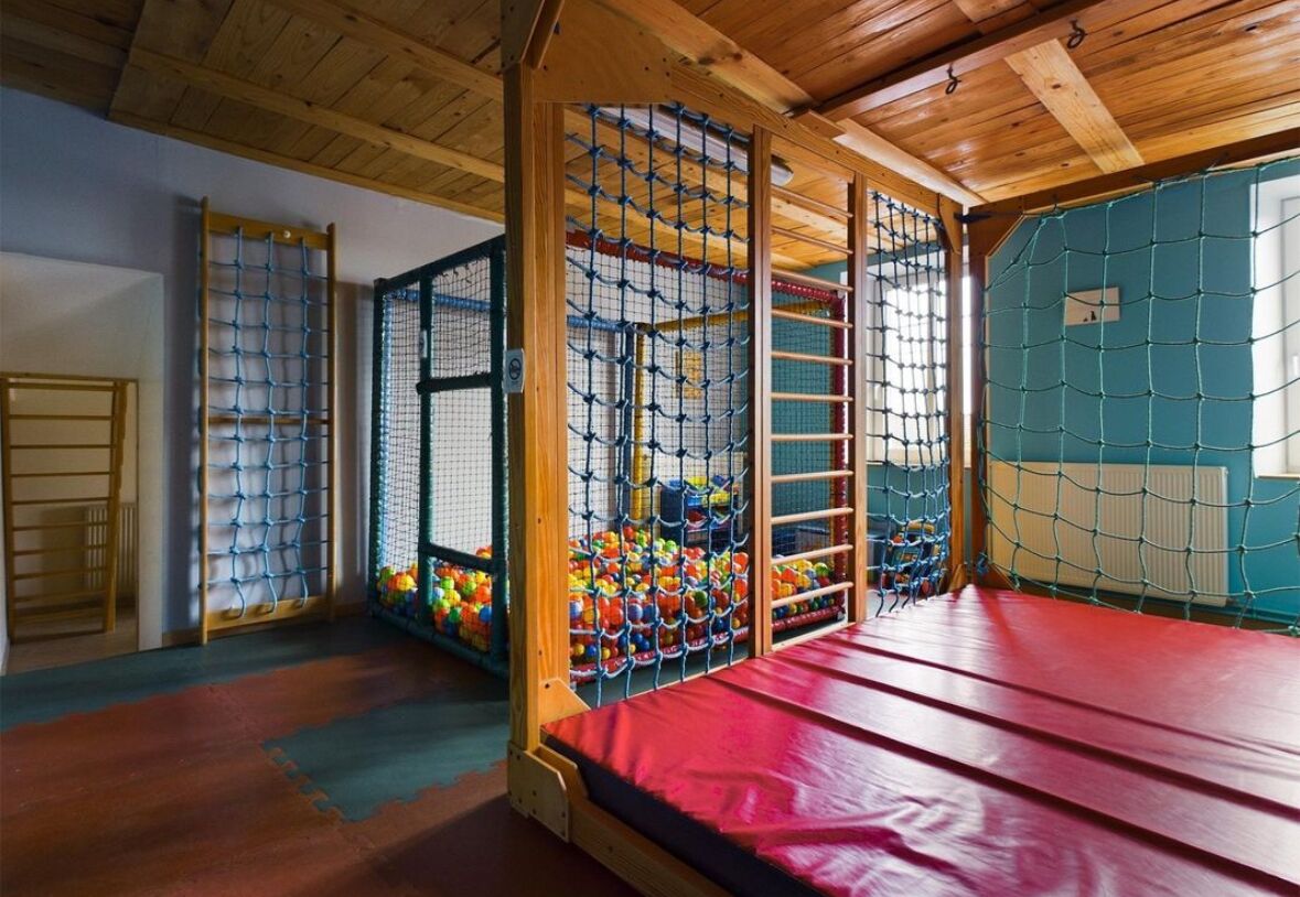 7 bedrooms, iron/ironing board, travel cot, free WiFi