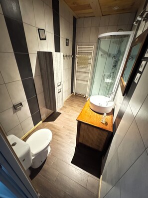 Dusche, Haartrockner, Handtücher, Seife