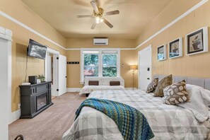 Desk, iron/ironing board, travel cot, WiFi