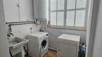 Dusche, Haartrockner, Bidet, Handtücher