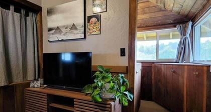 Funky Farm Apartment on 2 Acres to Wander