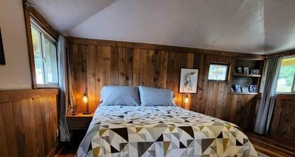 Funky Farm Apartment on 2 Acres to Wander