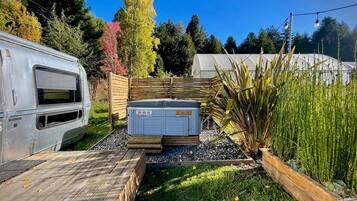 Tina de hidromasaje al aire libre