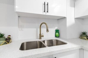 Four à micro-ondes, surface de cuisson