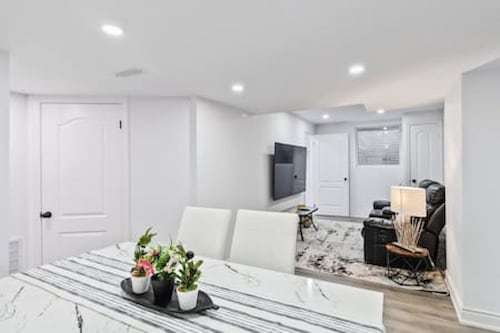 Stylish Milton Basement Apartment Suite