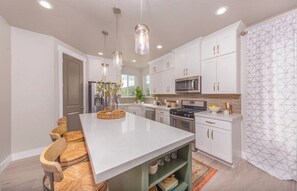 Fridge, microwave, oven, stovetop - 682 • Brand New 3B3B Ski Chalet Near Deer Valley (Midway)