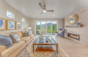 Smart TV, fireplace - 682 • Brand New 3B3B Ski Chalet Near Deer Valley (Midway)