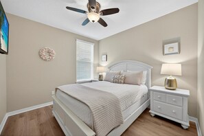 6 bedrooms, iron/ironing board, free WiFi, bed sheets