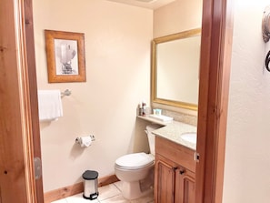 Een douche, een haardroger, handdoeken