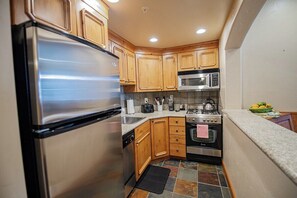 冰箱、微波炉、烤箱、炉灶