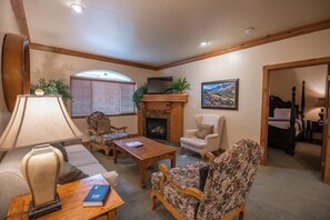 Smart TV, fireplace - 1070/72 • Family Zermatt 2BR Villa + Kitchen & Pool Near Park City Ski Resorts (Midway)