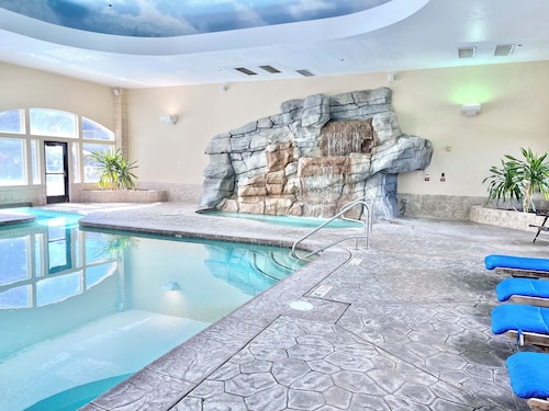 2073 • Family-Friendly Zermatt King Villa + Kitchen Near Park City & Deer Valley Ski Resorts