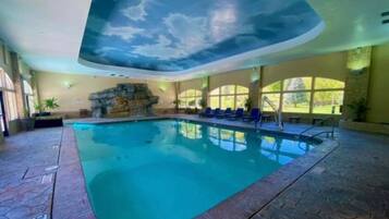 Indendørs pool, opvarmet pool