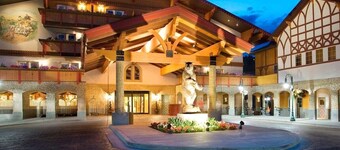 1072 • Family-Friendly Zermatt King Villa + Kitchen Near Park City