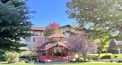 1055 • Comfortable Double Queen Suite Near Park City & Ballerina Farms