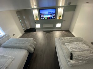 3 habitaciones, tabla de planchar con plancha, wifi y ropa de cama 