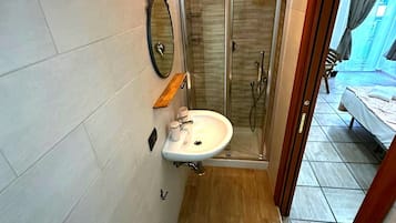 Triple Room | Bathroom