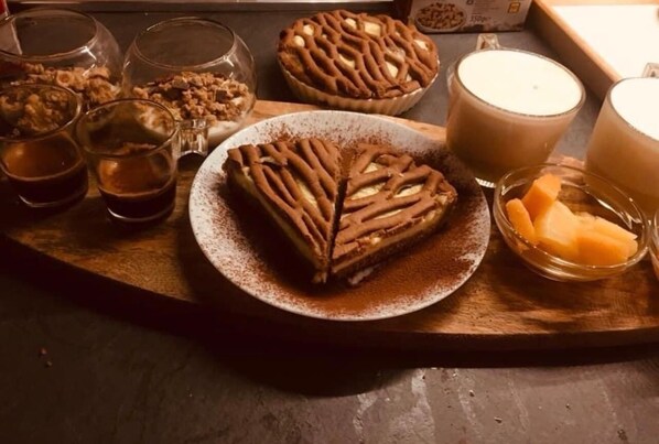 Free daily local cuisine breakfast - Comfort and Breakfast (Naples)