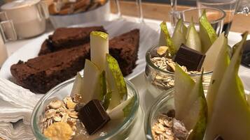 TĂ€gliches inbegriffenes einheimisches FrĂŒhstĂŒck