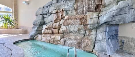 Alberca techada y alberca climatizada