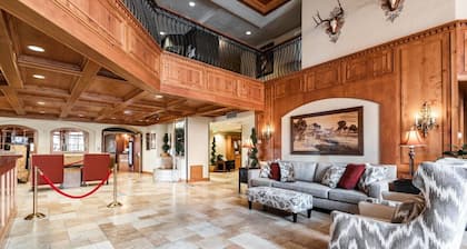 207 | Golf & Mountain Views | King Zermatt Suite