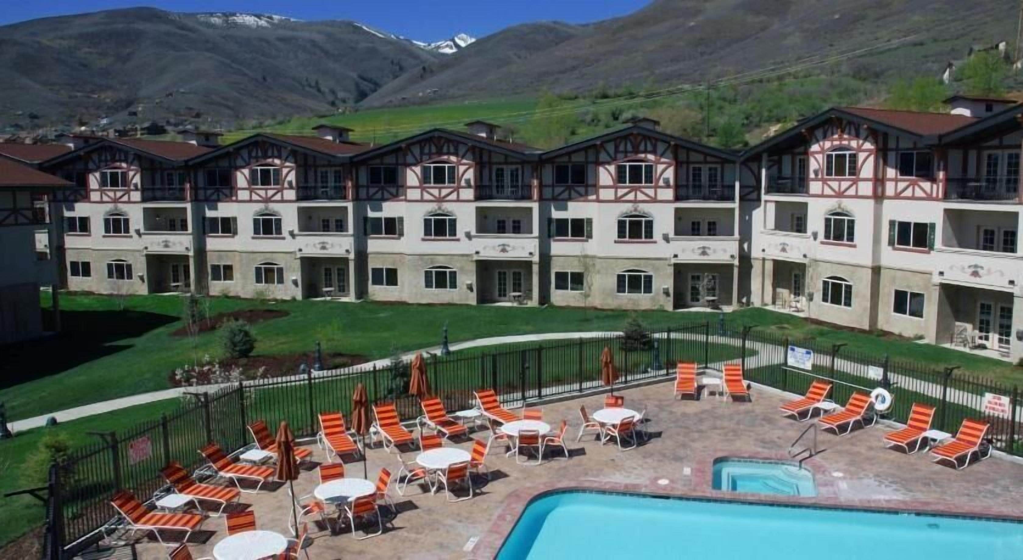 Een binnenzwembad, een verwarmd zwembad