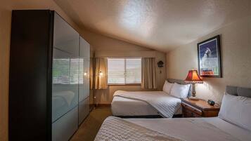 1 bedroom, desk, free WiFi, bed sheets