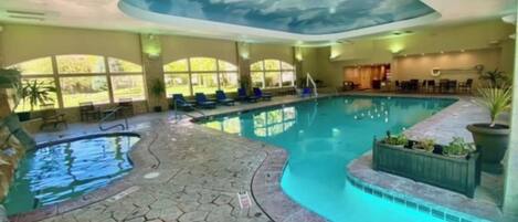 Piscina coperta, una piscina riscaldata